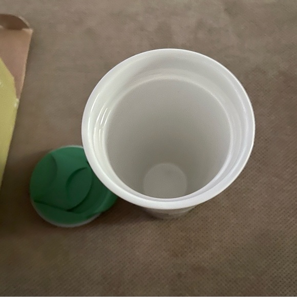 Spode Christmas Tree Travel Mug with Lid - Picture 11 of 12